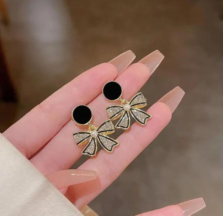 Rhinestone & Faux pearl Bow Drop Earrings